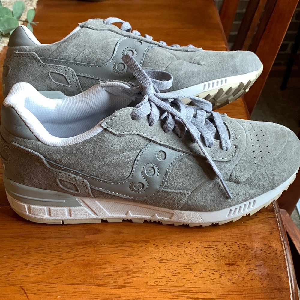 Like new grey casual Saucony